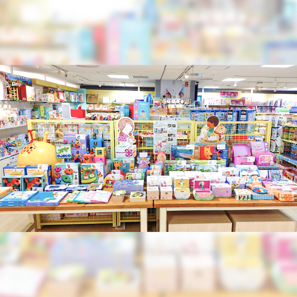あべのハルカス近鉄本店で開催されているジェコフェアの様子です。ジャンピングボールやオルゴール付きジュエリーボックスなどが展示販売されています。