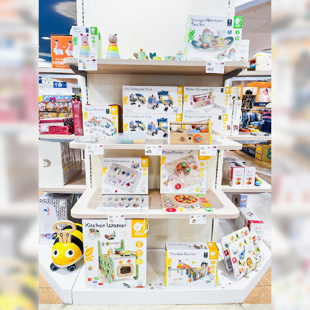 近鉄百貨店 四日市店で開催されている「クラシックワールド　新作フェア」の様子です。