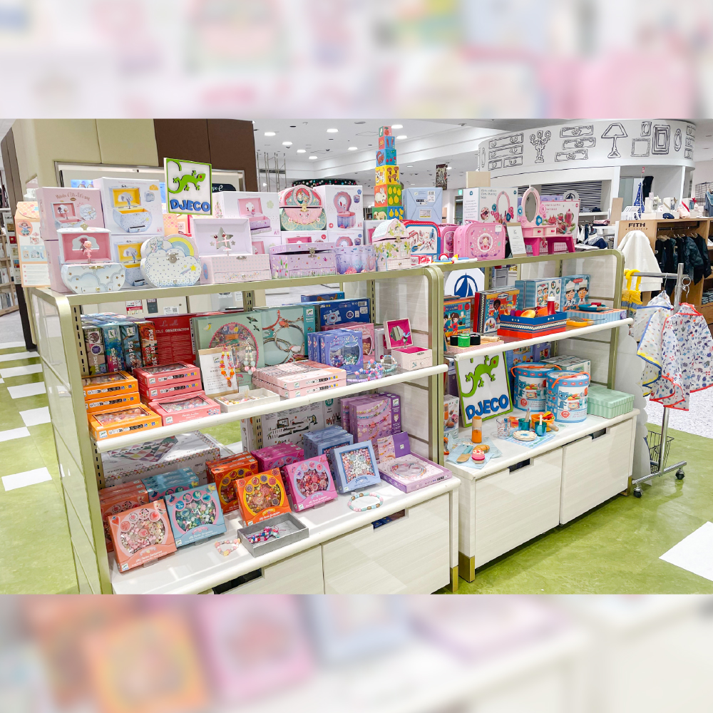 ジェイアール名古屋高島屋で開催されている「インポート玩具・ジェコ期間限定ショップ」の店頭の様子です。